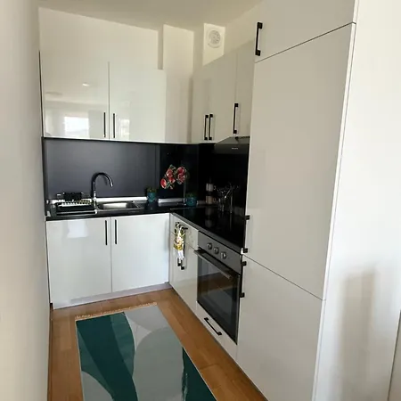 Daky Near Airport ,tram And Center Apartamento Saraievo