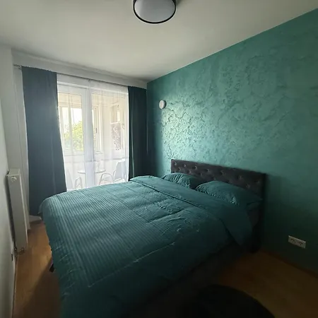 Daky Near Airport ,tram And Center Appartement