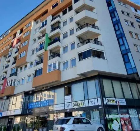 Daky Near Airport ,tram And Center